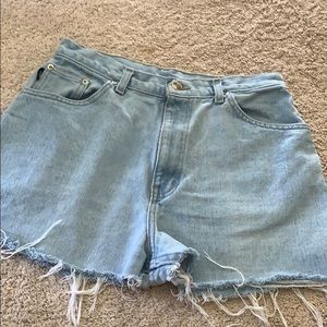 Size 28 90’s Style Chic Cut-Off Jean Shorts